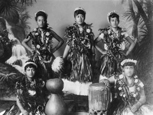 Hula dancers and musicians ca. 1907