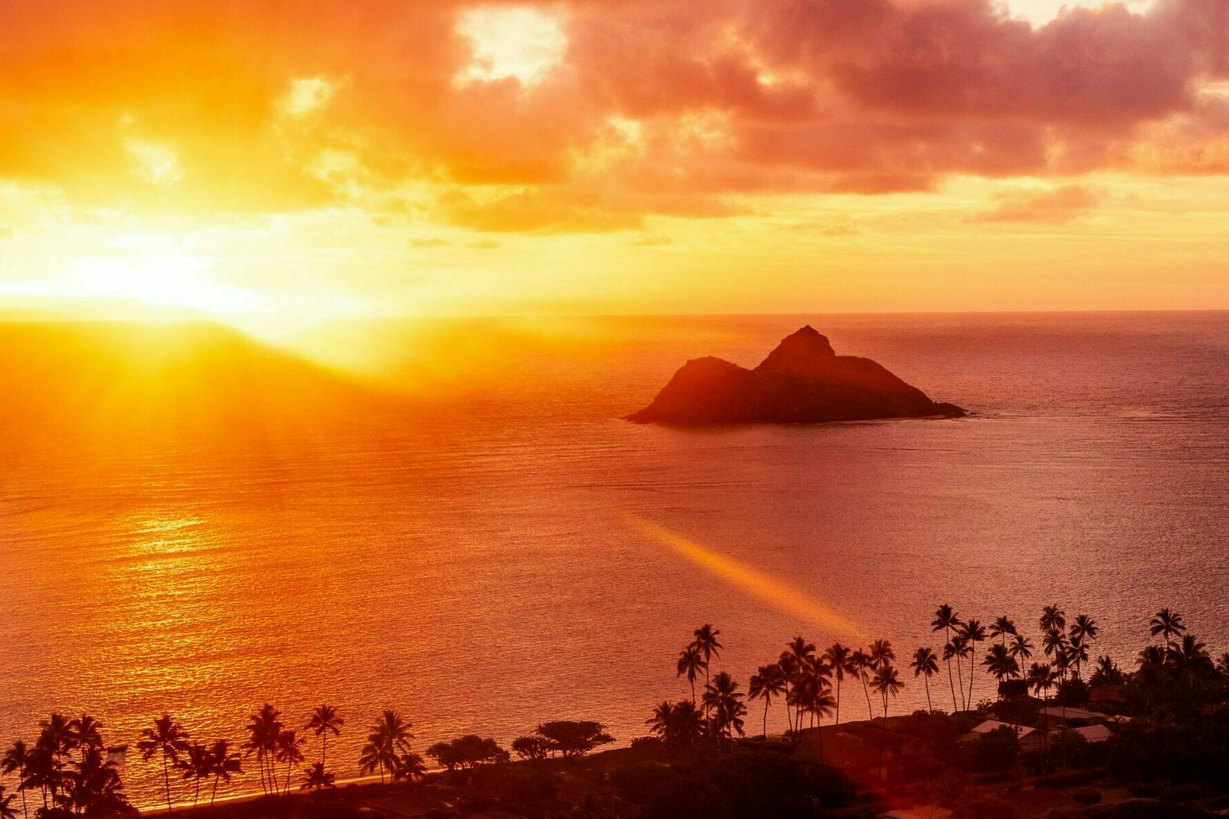 Sunset in Kailua, Oahu, Hawaii.